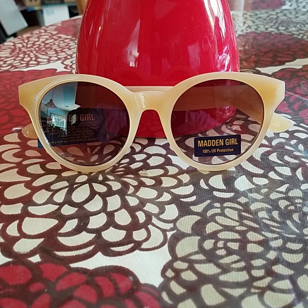 NWT Madden Girl sunglasses